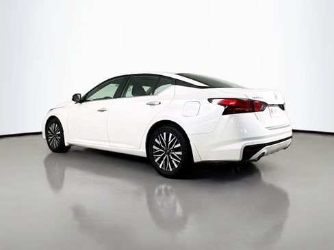 Used 2023 Nissan Altima 2.5 SV w/ SV Premium Package FWD image 5