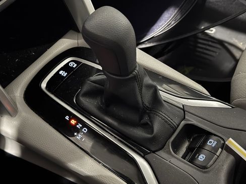 Used 2025 Toyota Corolla Cross L image 11