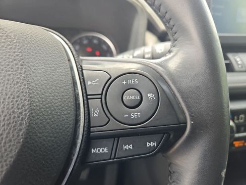Used 2019 Toyota RAV4 XLE Premium FWD image 25