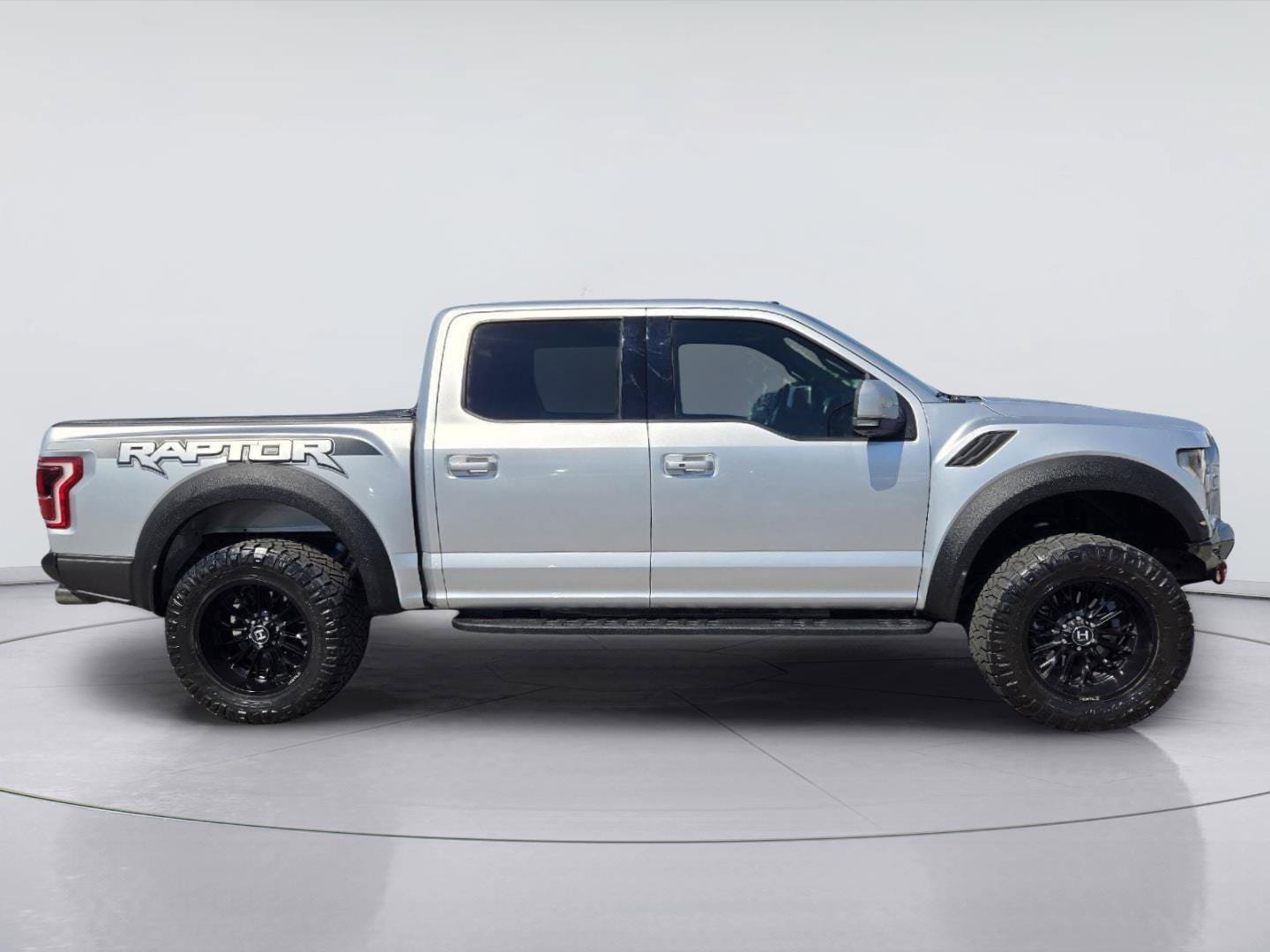 Used 2018 Ford F150 Raptor w/ Equipment Group 802A Luxury AWD/4WD image 4