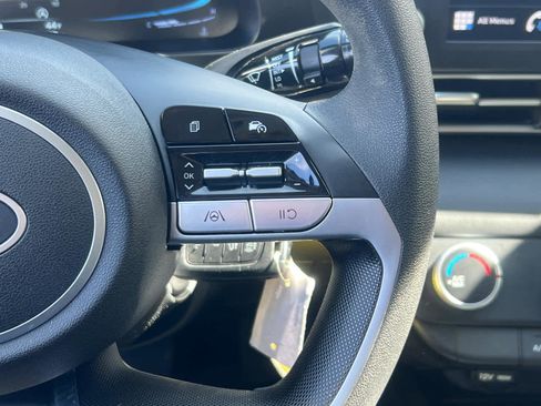 Used 2025 Hyundai Elantra SE image 20