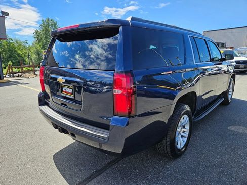 Used 2019 Chevrolet Suburban LT AWD/4WD image 4