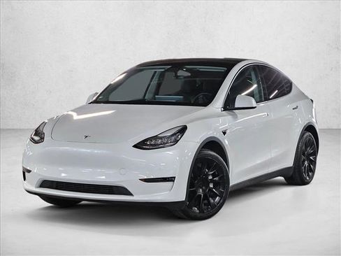Used 2020 Tesla Model Y Long Range image 1