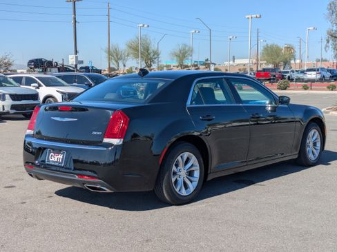 Used 2021 Chrysler 300 Touring image 5