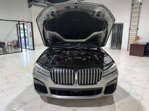 Used 2020 BMW 750i xDrive w/ Executive Package image 9