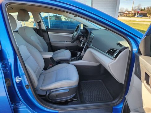 Used 2017 Hyundai Elantra SE image 9