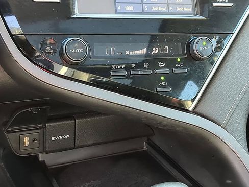 Used 2018 Toyota Camry XSE FWD image 25