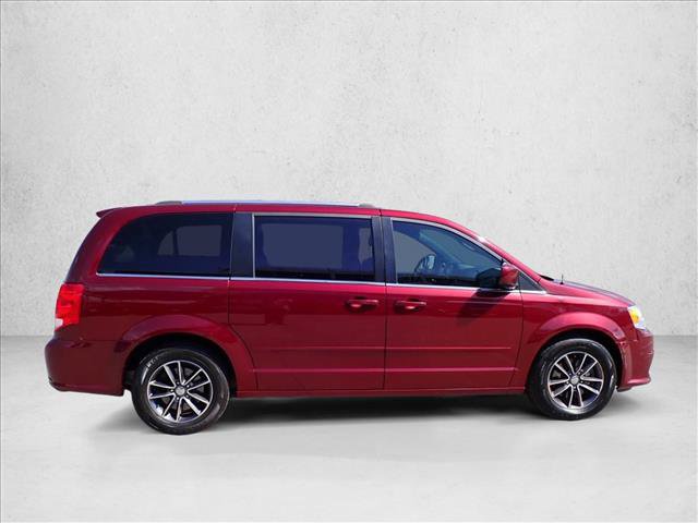 Used 2017 Dodge Grand Caravan SXT w/ Rear Park Assist Package FWD image 5