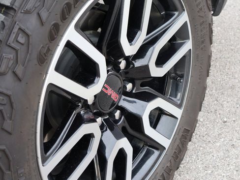 Used 2024 GMC Sierra 1500 AT4 w/ Technology Package image 38