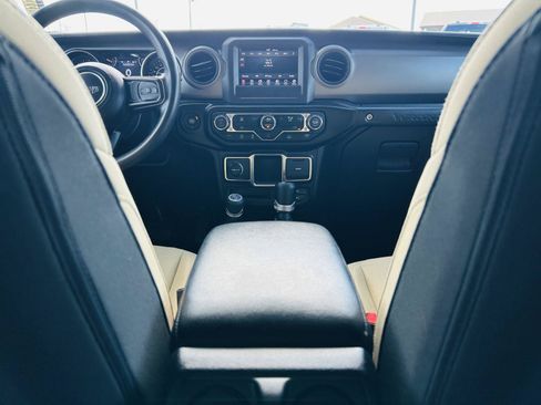 Used 2022 Jeep Wrangler Unlimited Sport AWD/4WD image 17