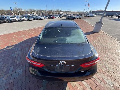 Used 2019 Toyota Camry SE image 25