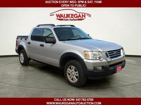 Used 2007 Ford Explorer Sport Trac XLT AWD/4WD image 2