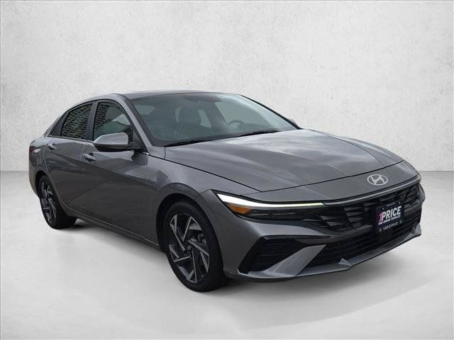 Used 2025 Hyundai Elantra Limited FWD image 3