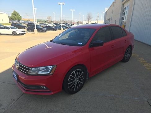 Used 2016 Volkswagen Jetta Sport w/ Lighting Package image 4