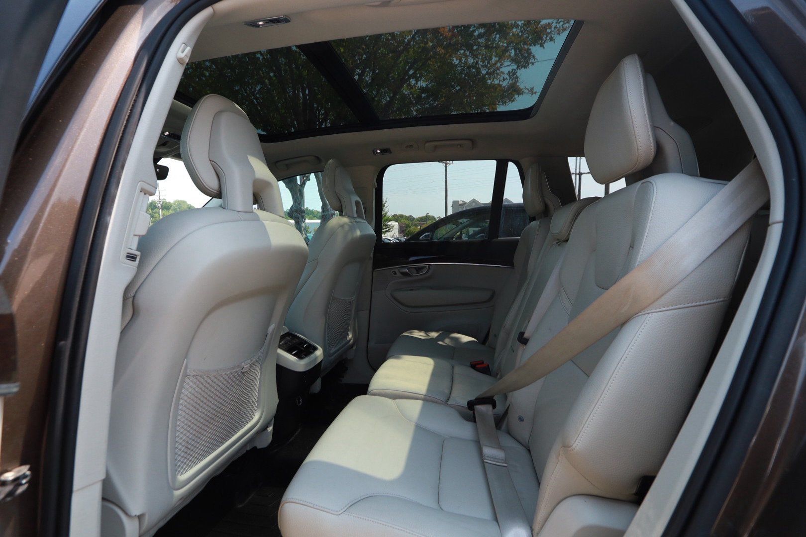 Used 2017 Volvo XC90 T6 Momentum w/ Vision Package AWD/4WD image 24