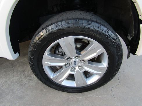 Used 2015 Ford F150 Platinum w/ Equipment Group 701A Luxury image 7