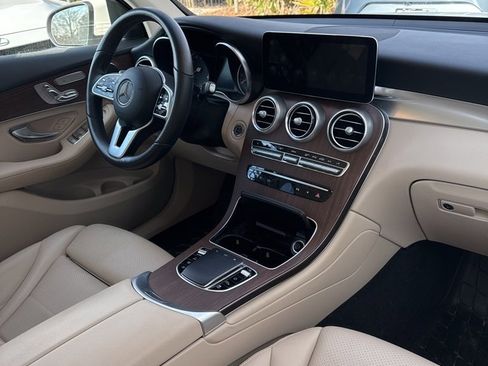 Used 2021 Mercedes-Benz GLC 300 4MATIC image 4