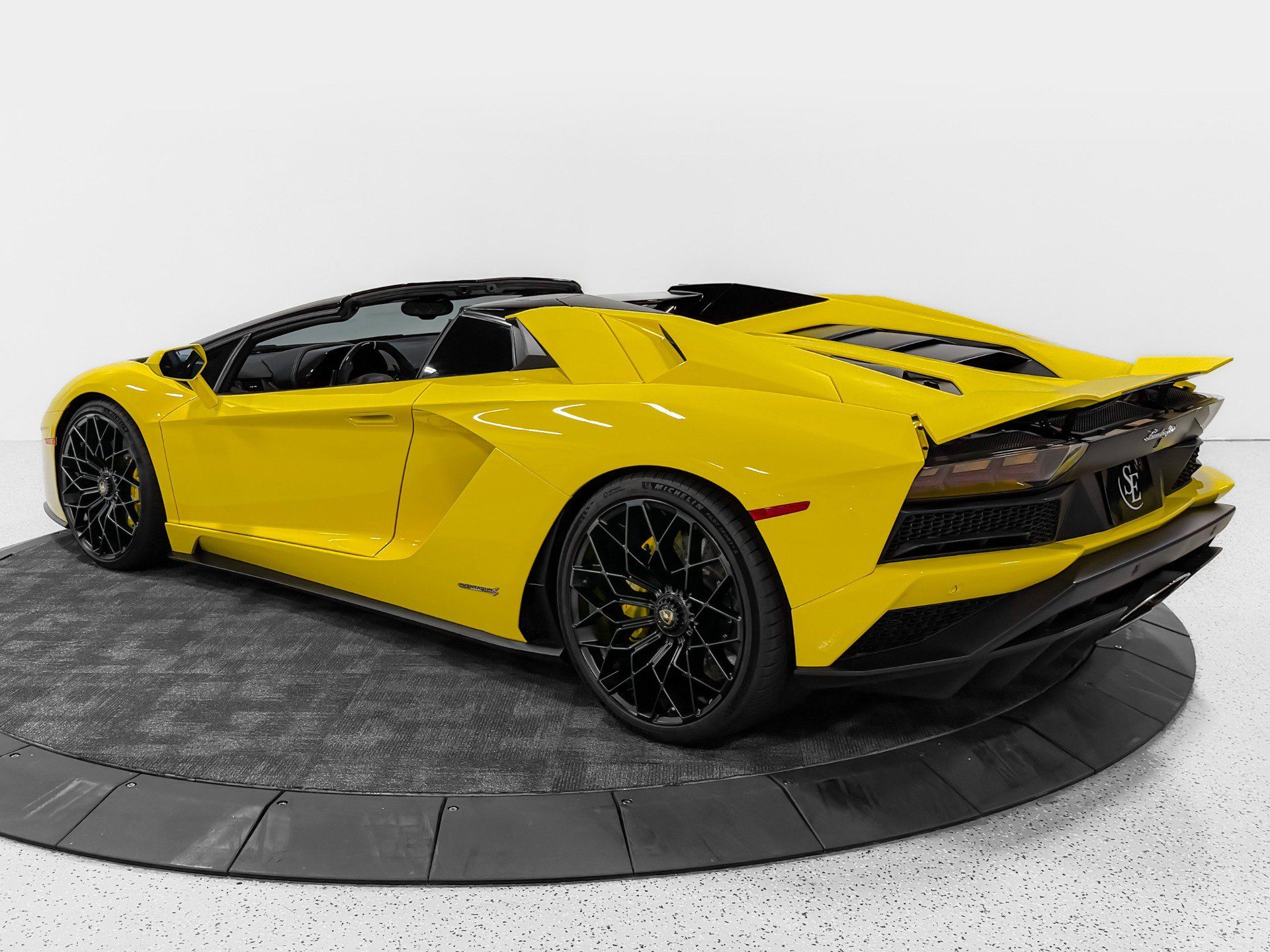 Used 2018 Lamborghini Aventador S AWD/4WD image 5