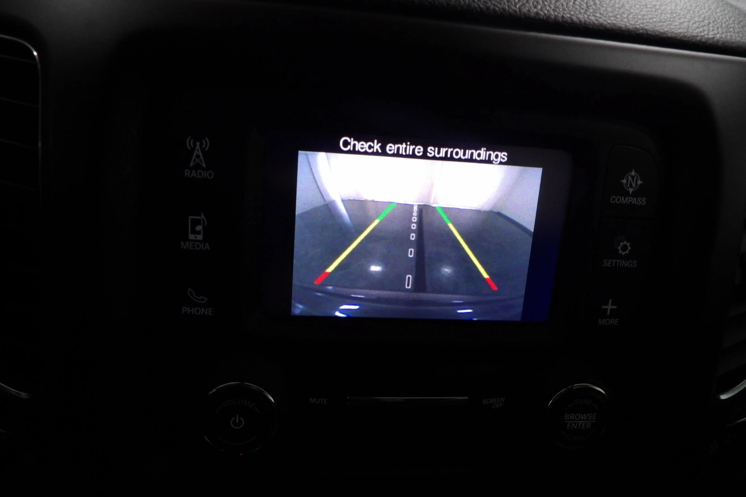 Used 2018 Jeep Compass Latitude w/ Cold Weather Group FWD image 14