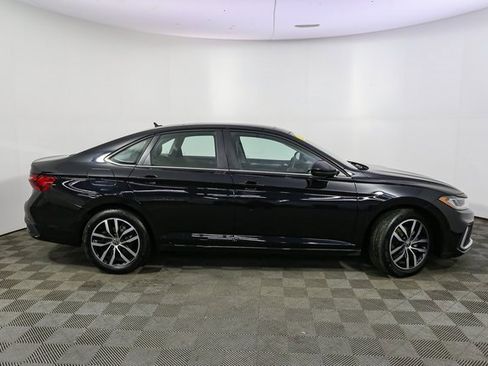 Used 2025 Volkswagen Jetta SE image 12