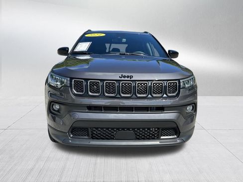 Used 2024 Jeep Compass Latitude image 2