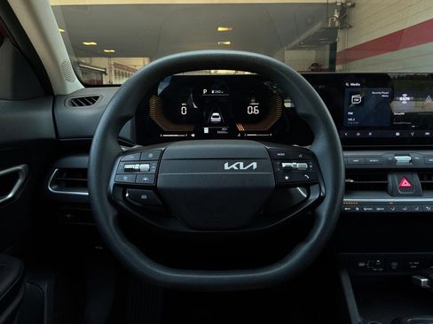 Used 2025 Kia K4 FWD image 33