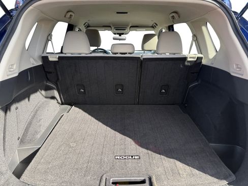 Used 2023 Nissan Rogue SV image 17