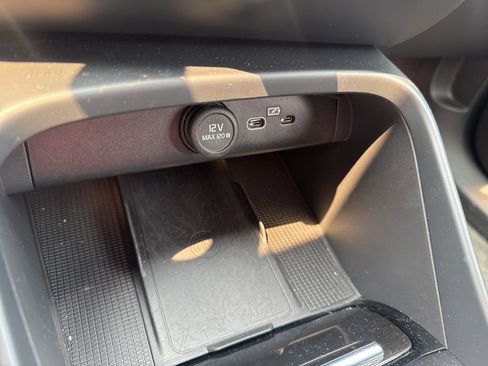 Used 2023 Volvo C40 P8 Recharge Ultimate image 44