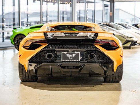 Used 2023 Lamborghini Huracan Tecnica image 5