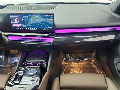 Used 2025 BMW 540i xDrive image 36