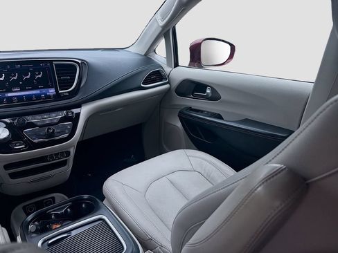 Used 2021 Chrysler Pacifica Touring-L w/ Premium & Safety Sphere Group FWD image 21