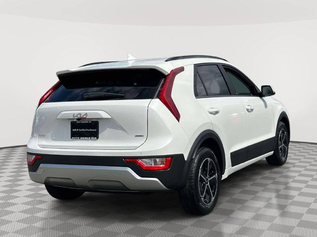 Used 2025 Kia Niro EX w/ EX Cold Weather Package FWD image 5
