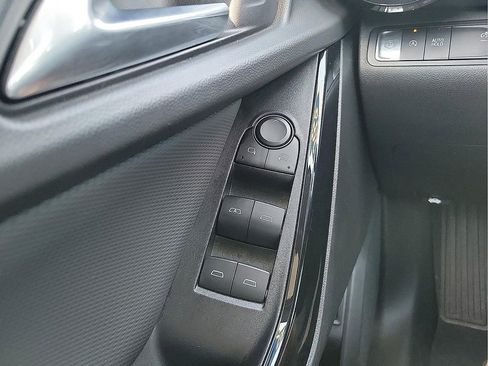 Used 2025 Chevrolet Equinox LT w/ Convenience Package II image 13