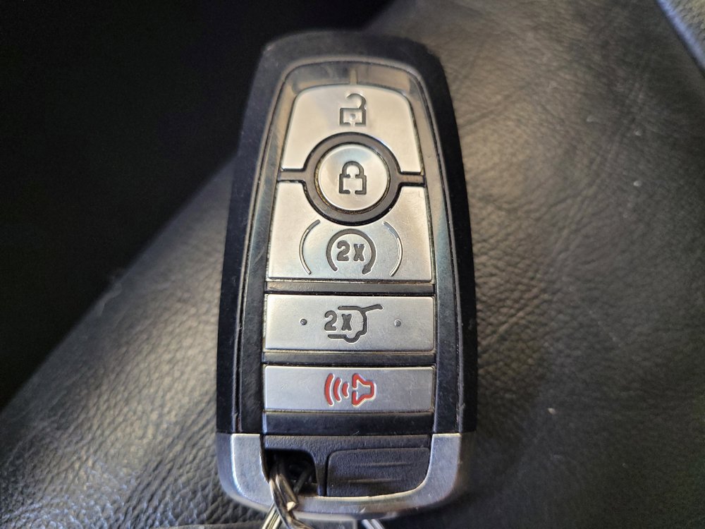 Used 2020 Ford Edge Titanium AWD/4WD image 32