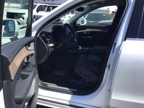 Used 2025 Volvo XC90 B5 Plus w/ Protection Package Premier AWD/4WD image 5