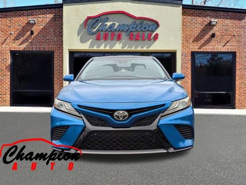 Used 2018 Toyota Camry XSE FWD image 10
