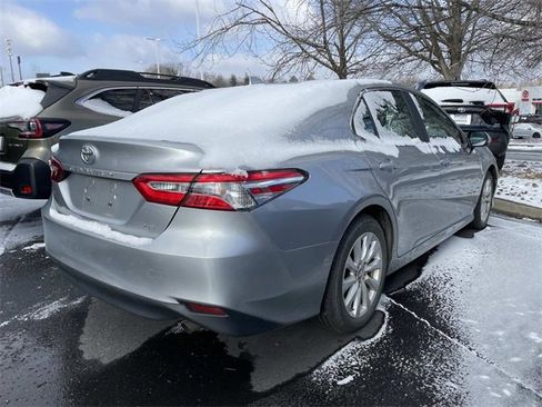 Used 2019 Toyota Camry LE image 4