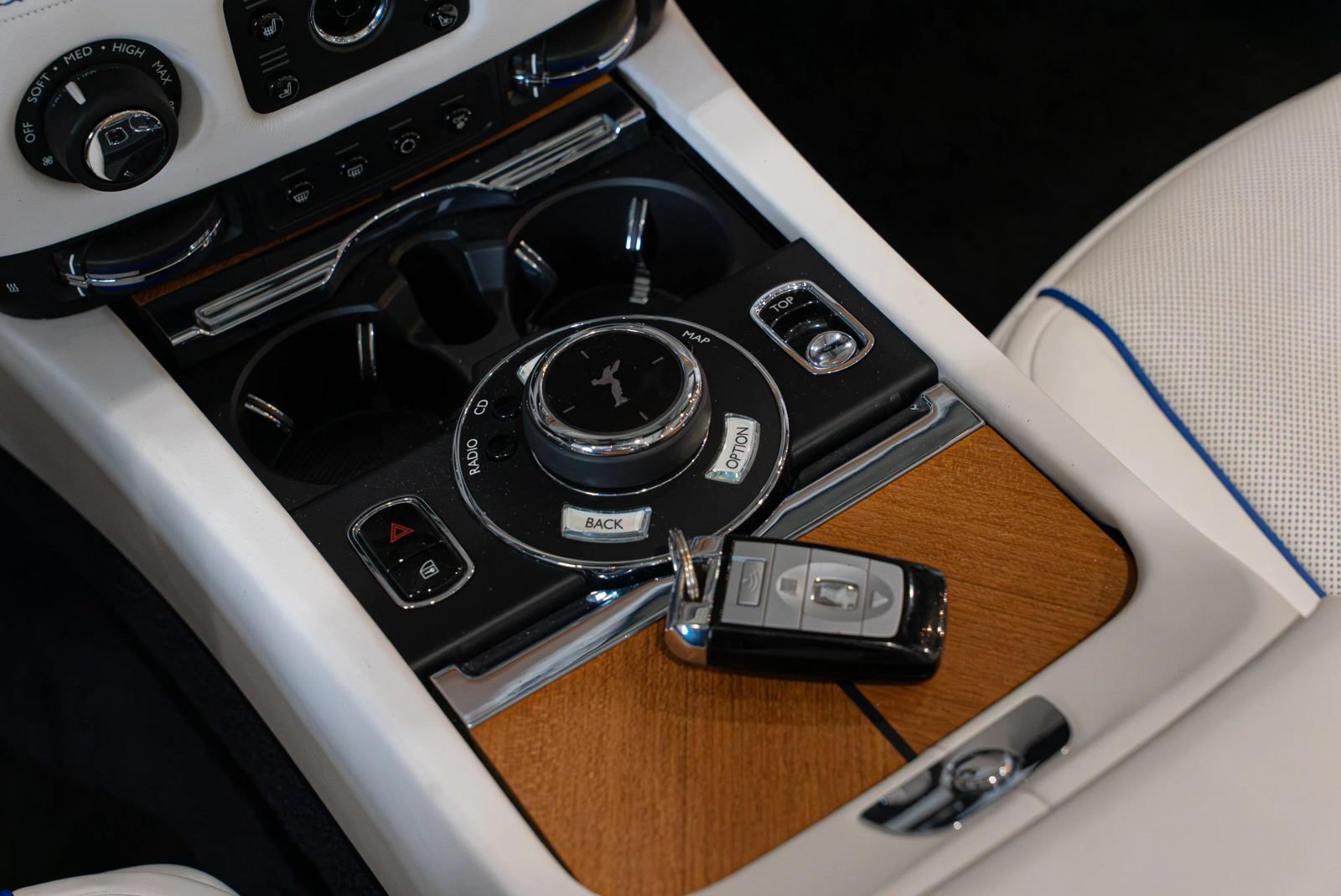 Used 2017 Rolls-Royce Dawn RWD image 33