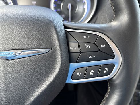 Used 2018 Chrysler 300 Limited w/ Safetytec Plus Group image 22