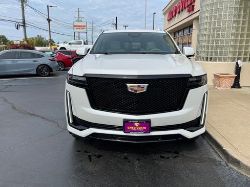 Used 2021 Cadillac Escalade Sport Platinum image 2