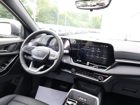 New 2026 Chevrolet Equinox LT w/ Convenience Package II AWD/4WD image 28