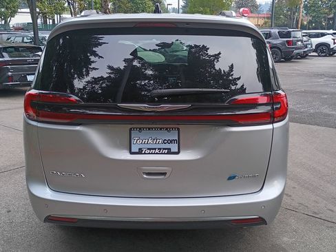 Used 2023 Chrysler Pacifica Pinnacle FWD image 5