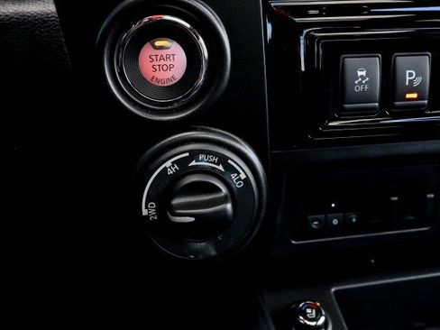 Used 2021 Nissan Titan PRO-4X w/ Pro-4x Convenience Package image 35