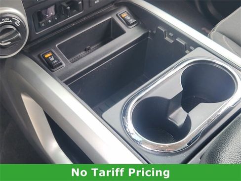 Used 2018 Nissan Titan SV w/ SV Convenience Package image 20