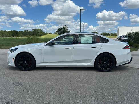 New 2026 BMW M5 w/ Carbon Package image 5