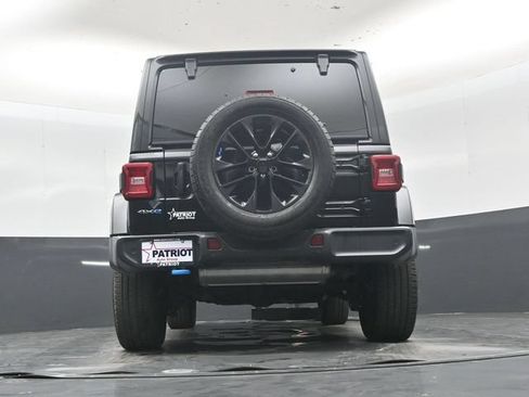 Used 2022 Jeep Wrangler Unlimited Sahara w/ Cold Weather Group AWD/4WD image 41