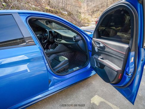 Used 2020 Alfa Romeo Giulia Quadrifoglio w/ Nero Edizione image 36