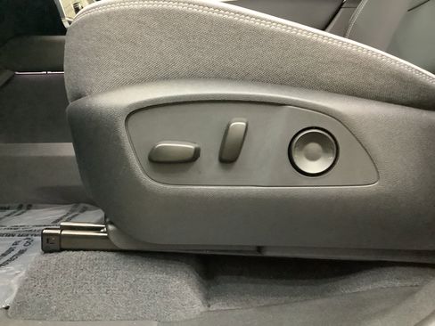 New 2026 GMC Sierra EV Elevation image 18