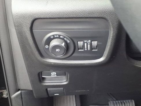 Used 2023 Jeep Grand Cherokee Limited w/ Black Appearance Package image 21