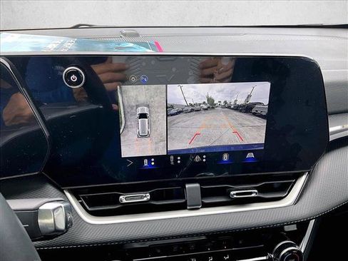 Used 2026 Chevrolet Equinox LT w/ Safety and Technology Package FWD image 23